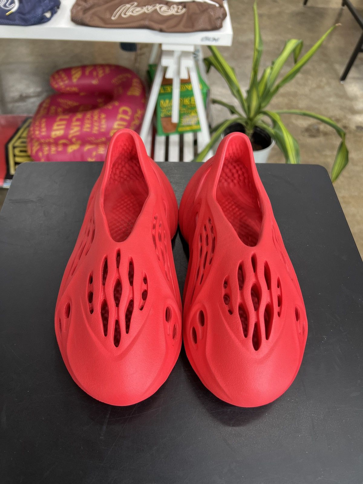 Adidas Adidas Yeezy Foam RNNR Vermillion Sz. 6 (2021) Size US 6 / EU 39 - 2 Thumbnail