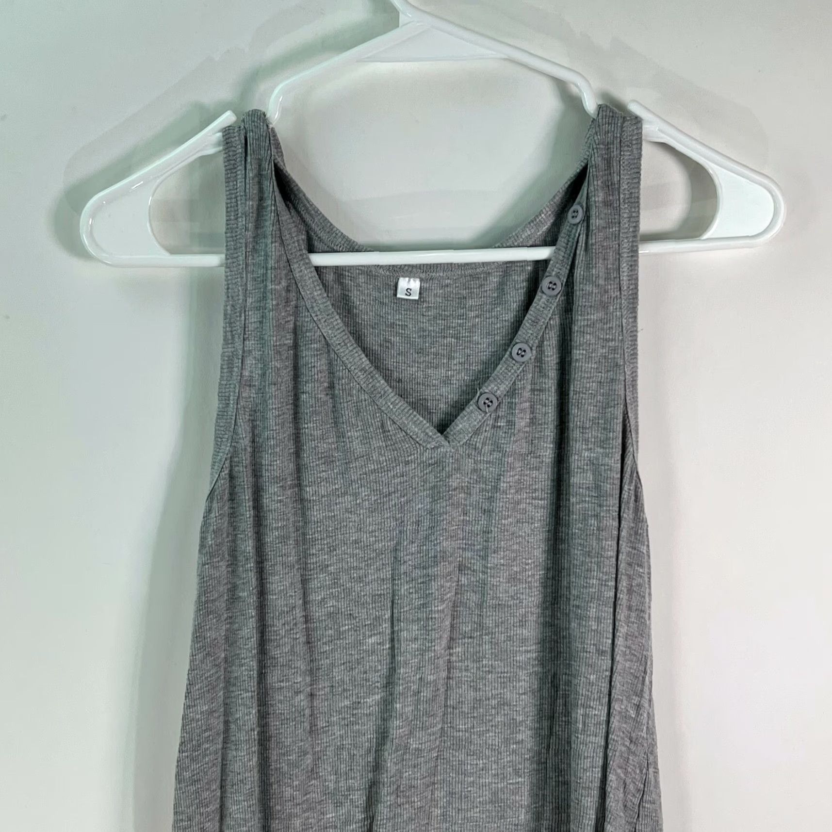 Vintage Womens Tank Shirt V-Neck Ribbed Gray Small - Cotton Sleeveless Top, Casual, Basic Style, Regular Fit, Unbranded Women’s Tank - Note: Keep size S. Size S / US 4 / IT 40 - 3 Thumbnail