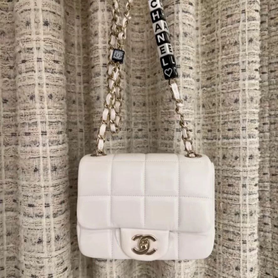 Chanel Pre-loved Bag Very good condition Size ONE SIZE - 1 Thumbnail
