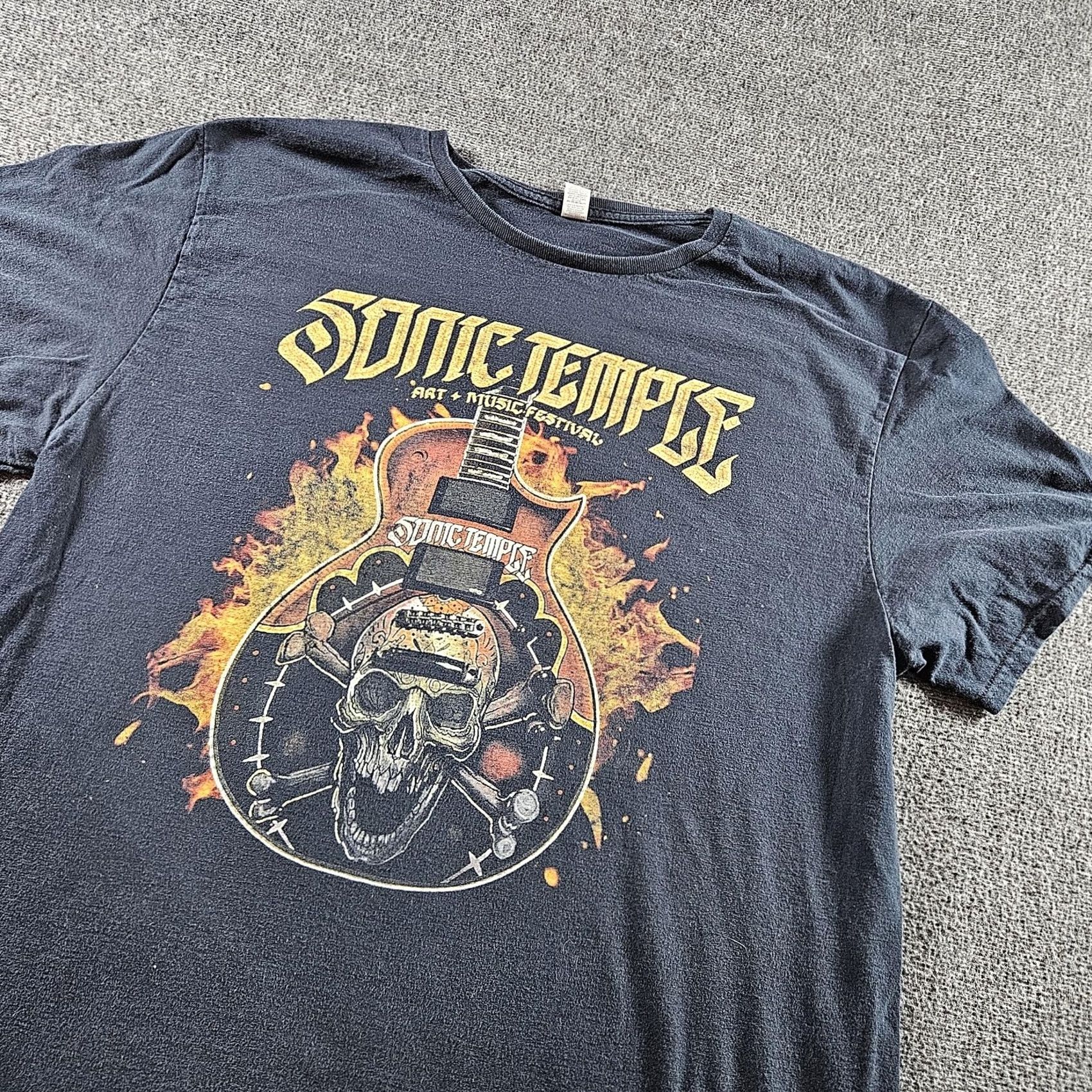 Fruit Of The Loom Sonic Temple Shirt Mens XL Black Fruit of the Loom Guitar 2019 Music Festival Tee Size US XL / EU 56 / 4 - 2 Thumbnail