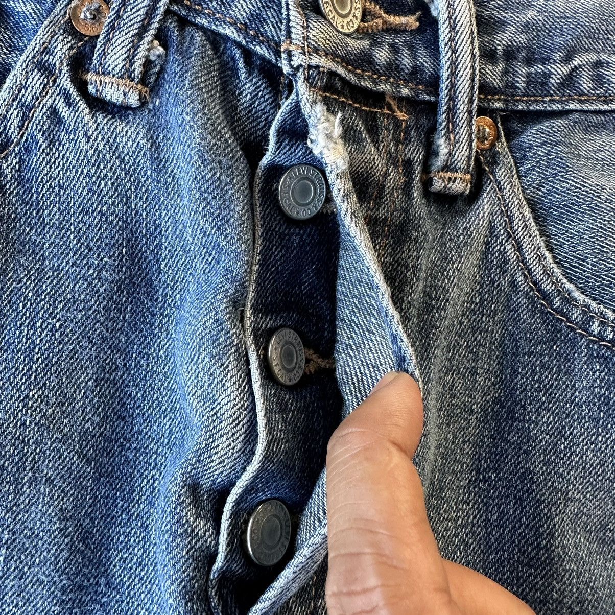 Levi's Vintage Levis 501 Distressed Blue Denim 28x32 D566 Size US 28 / EU 44 - 13 Thumbnail
