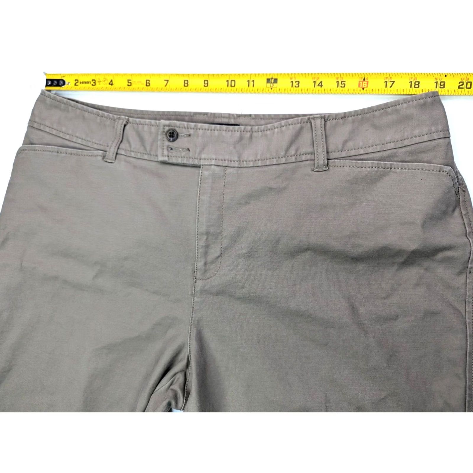 Eddie Bauer Eddie Bauer Vashon Fit Women 18 Khakis Pants Flat Front Stretch 38x30 Brown Twill Regular Pattern Solid Front Zip Pockets Button Logo Size 40" / US 18 - 6 Thumbnail