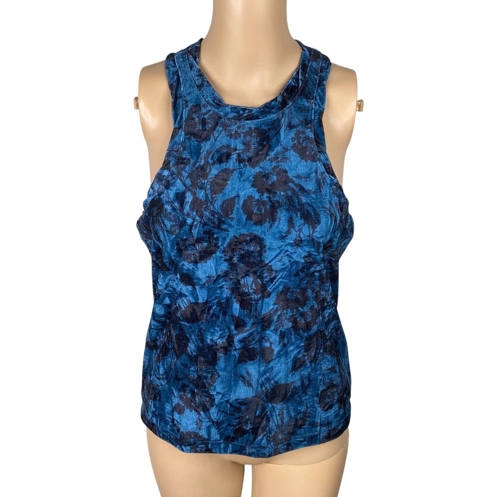 Anthropologie Anthropologie Pilcro NWT Blue Floral Velvet Tank Top SZ S Size S / US 4 / IT 40 - 4 Thumbnail