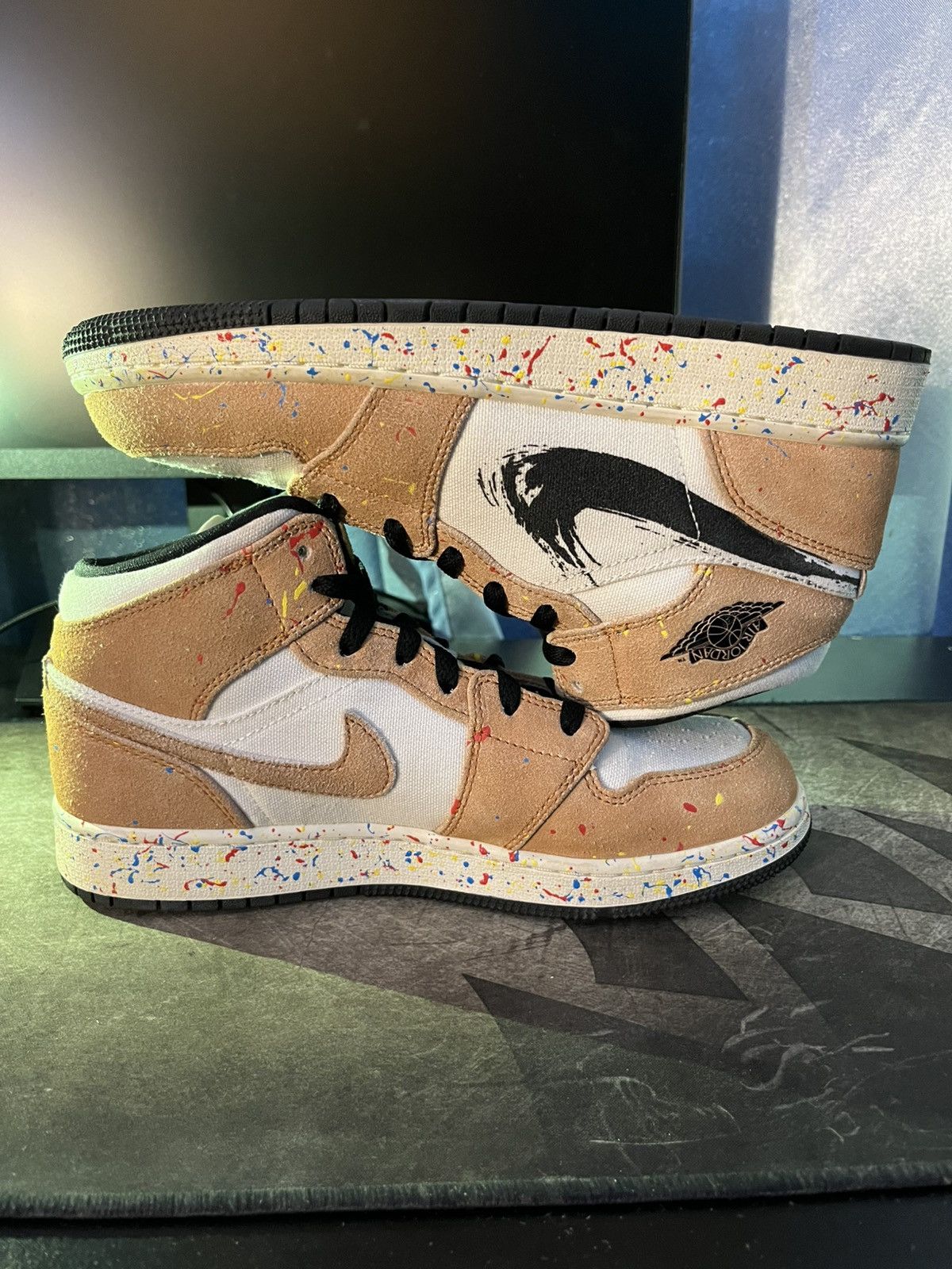 Jordan Brand Jordan 1 Mid Brushstroke (GS) Size US 6.5 / EU 39-40 - 1 Thumbnail