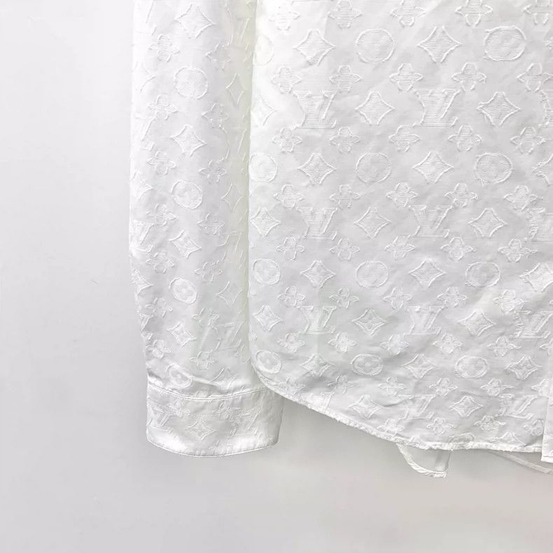 Louis Vuitton Louis Vuitton White logo embossed full-print cotton lapel Size US S / EU 44-46 / 1 - 4 Thumbnail