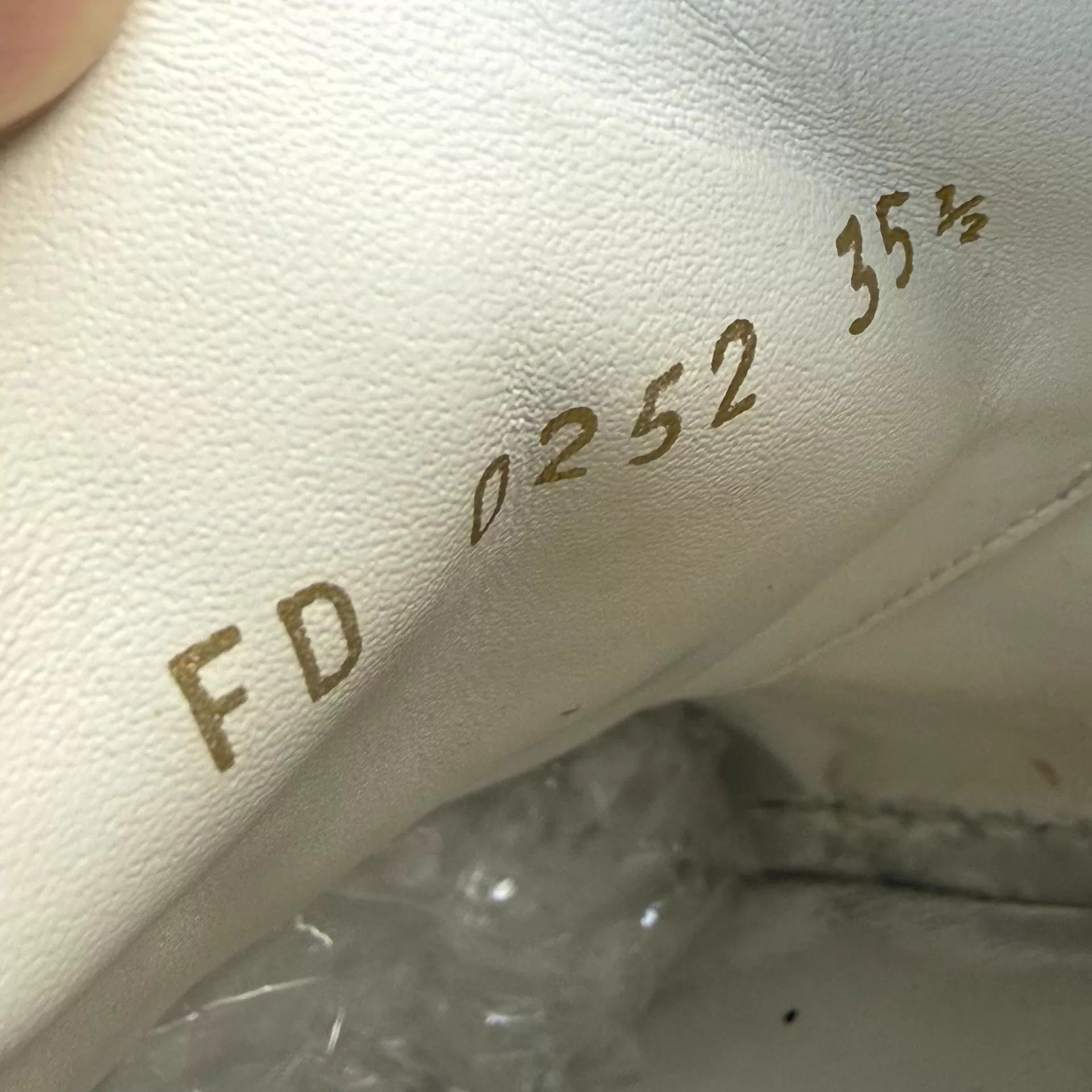 Louis Vuitton LV Time Out Sneaker White Gold Monogram 35.5 97 Size US 5 / IT 35 - 8 Thumbnail