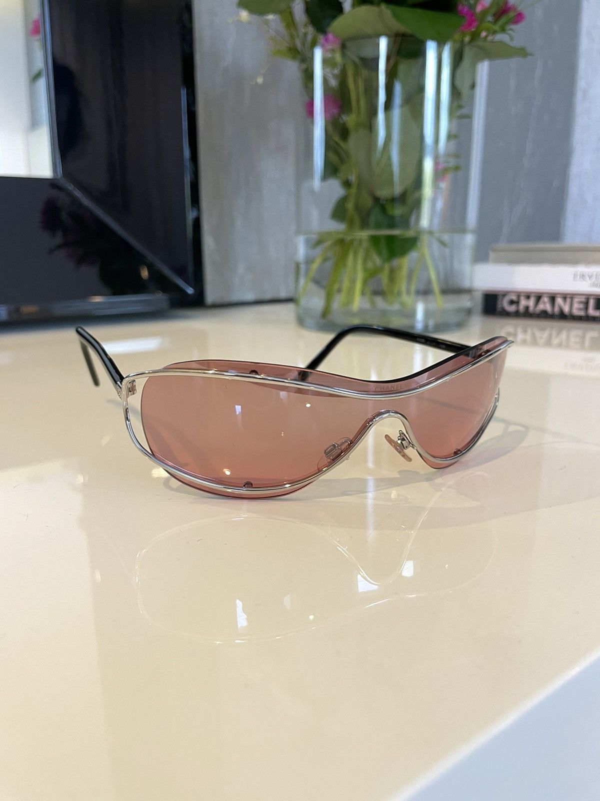 Chanel × Vintage 🔥ULTRA RARE🔥 Chanel Pink Vintage Sunglasses Size ONE SIZE - 1 Thumbnail