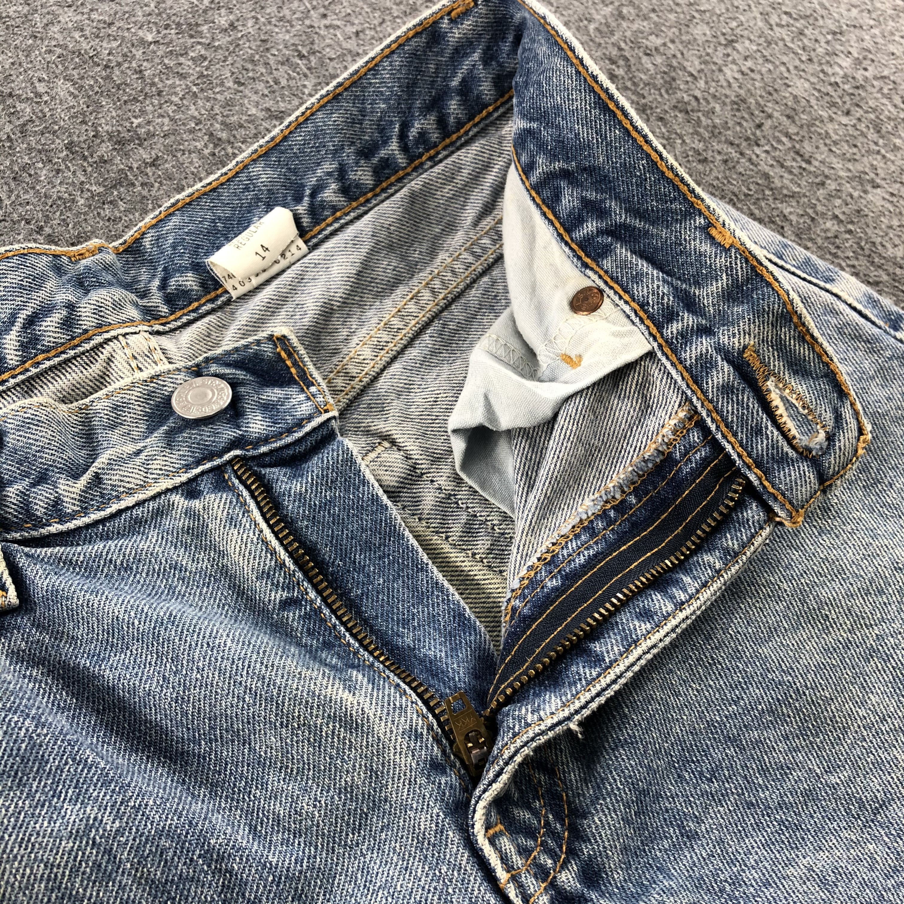Levi's 90s Vintage Light Wash Levis 550 Jeans- J1360 Size US 27 - 7 Thumbnail