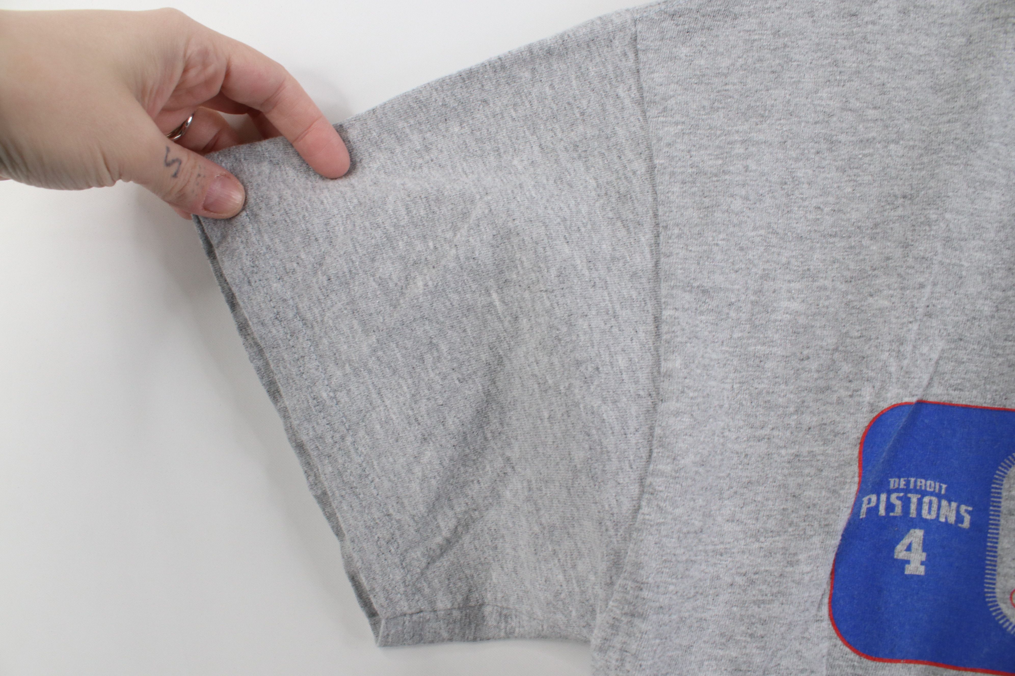 Vintage Vintage Y2K Champs Detroit Pistons Basketball T-Shirt Gray Size US L / EU 52-54 / 3 - 5 Thumbnail