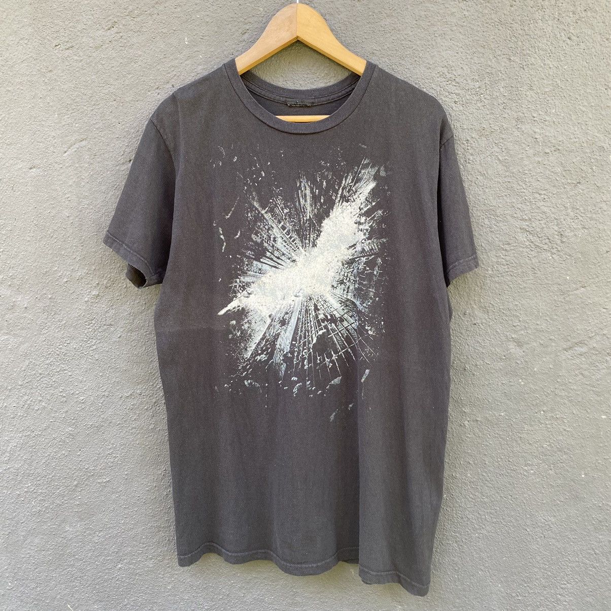 DC Comics Thrashed Faded The Dark Night Rises Batman ERD GRUNGE TEE Size US L / EU 52-54 / 3 - 1 Thumbnail