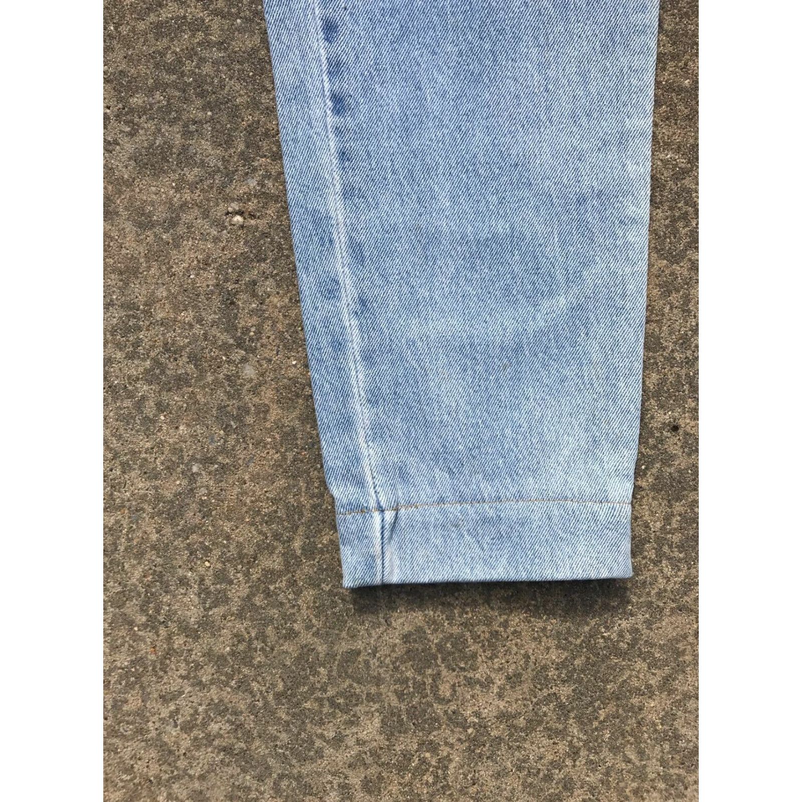 Giorgio Armani VINTAGE Giorgio Armani Women’s Mom Jeans High Rise Tapered Light Wash Size 10 90s Denim Size 32" / US 10 / IT 46 - 4 Thumbnail