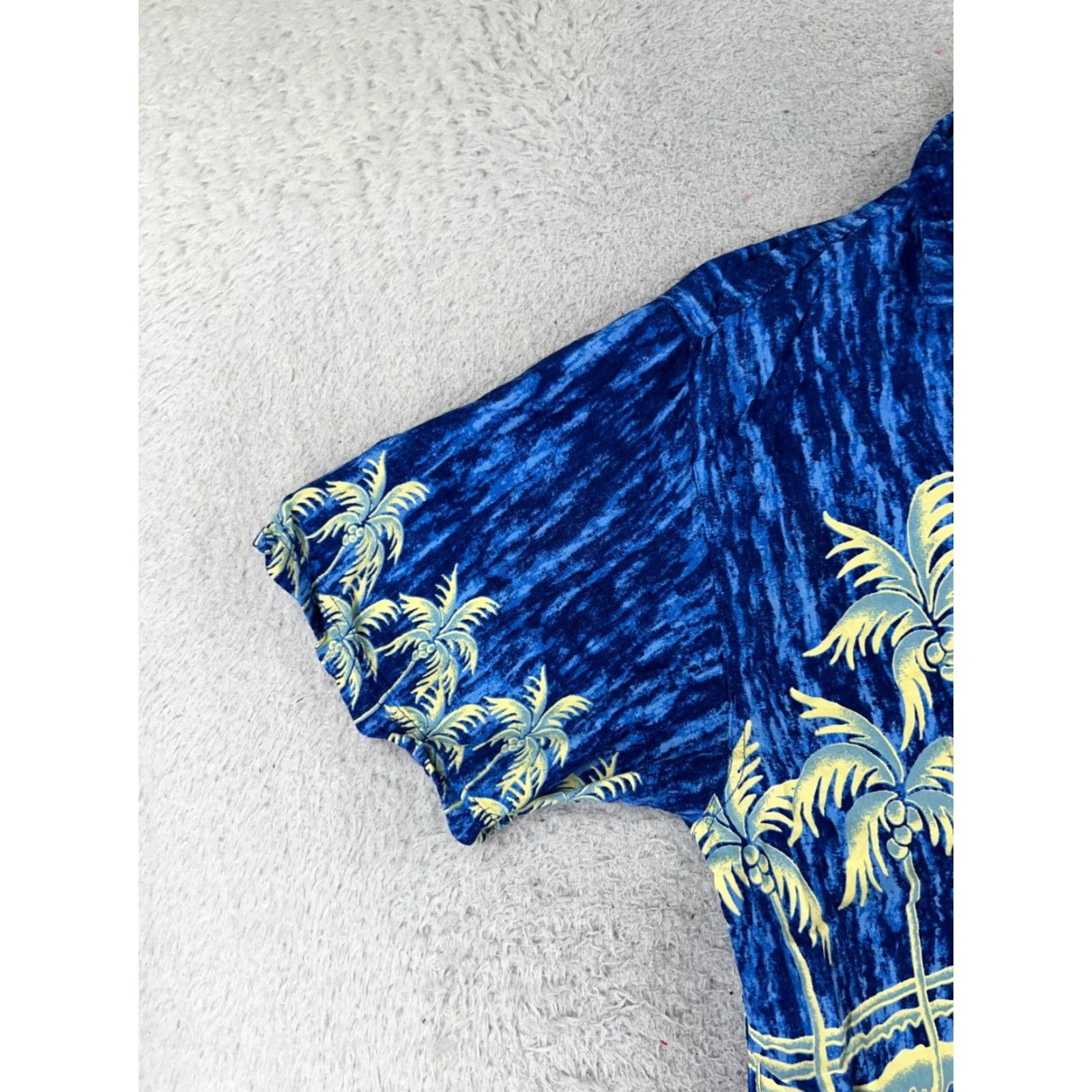 Vintage VINTAGE Thums Up Shirt Men Hawaiian Blue Floral Short Sleeve Button-Up 40 in Chest L Rayon Visose Size US L / EU 52-54 / 3 - 3 Thumbnail