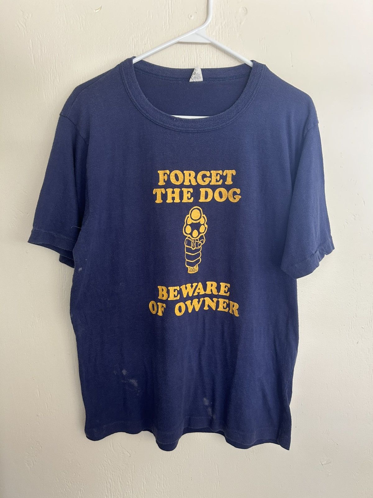 Vintage 70s Forget the Dog Beware of Owner Revolver Graphic Gun Tee Size US XL / EU 56 / 4 - 1 Thumbnail