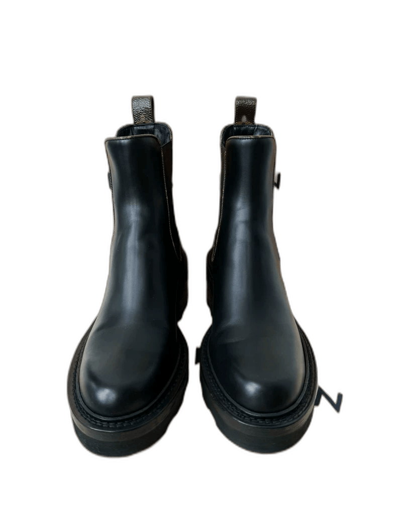Louis Vuitton Chelsea Boots in Black
