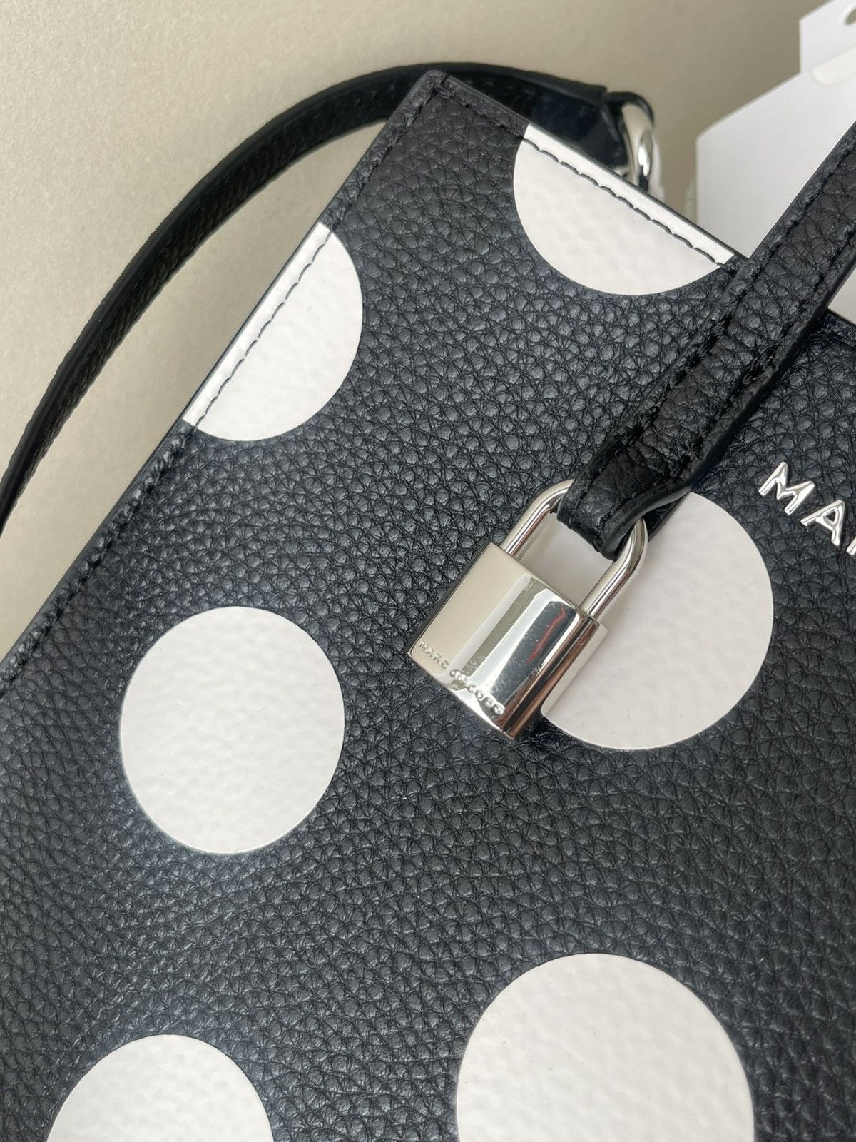 Marc Jacobs (new+tag) Marc Jacobs grind crossbody black polka dots Size ONE SIZE - 7 Thumbnail