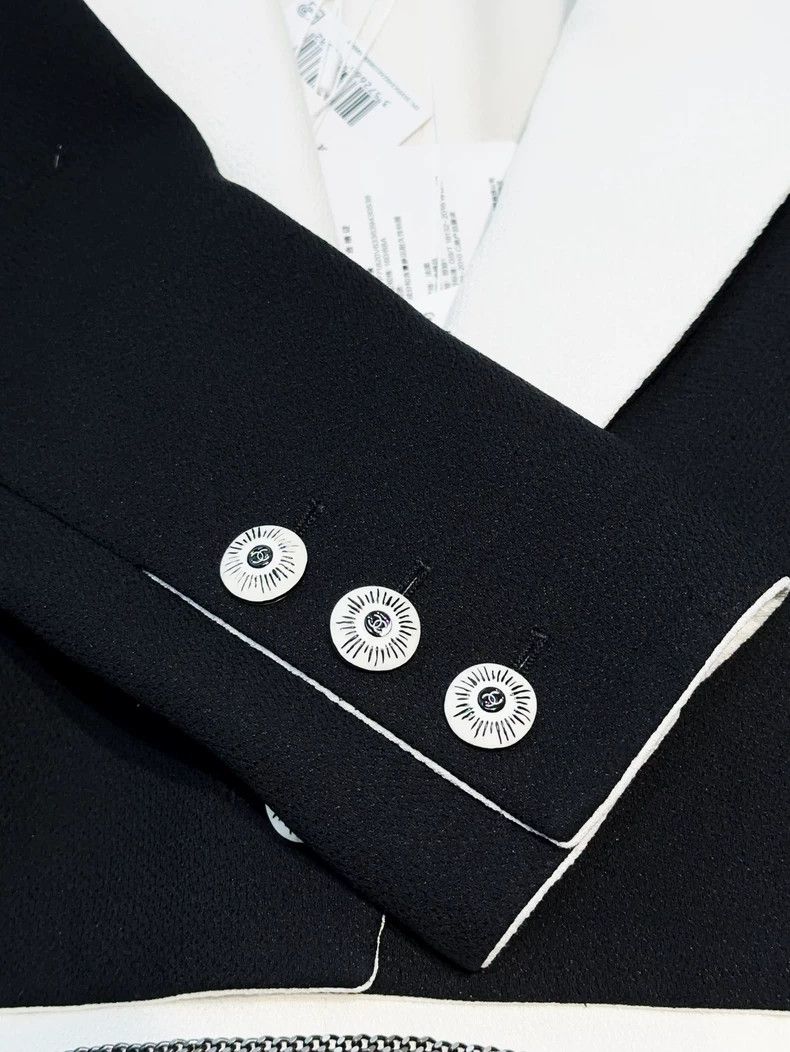 Chanel Chanel 22C black and white lapel short jacket Size XS / US 0-2 / IT 36-38 - 4 Thumbnail