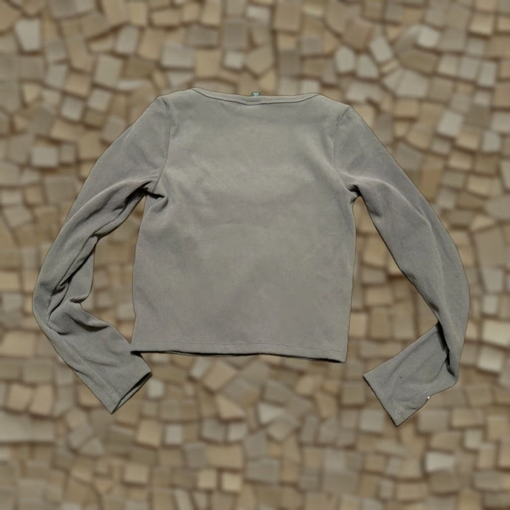 Vintage Wild Fable Shirt Women's Small Gray Long Sleeve Crop Top Scoop Neck Size S / US 4 / IT 40 - 1 Thumbnail