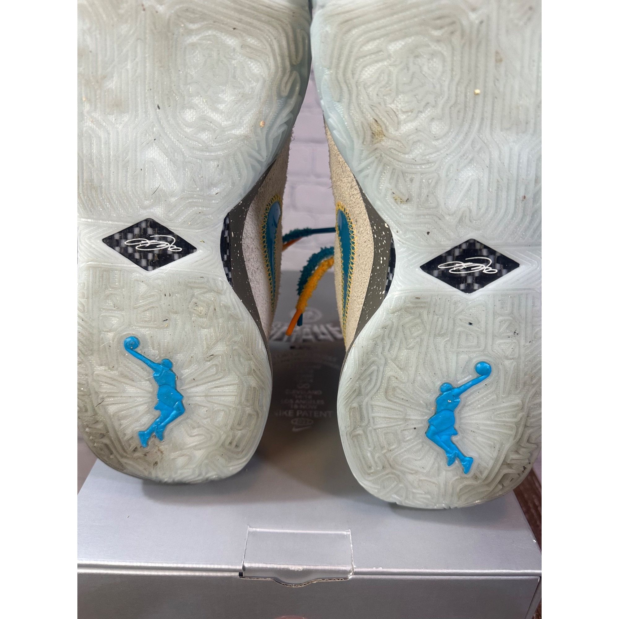 Nike Nike Lebron 20 Unknwn Message in a Bottle ( Miami Exclusive) Size US 10.5 / EU 43-44 - 10 Thumbnail