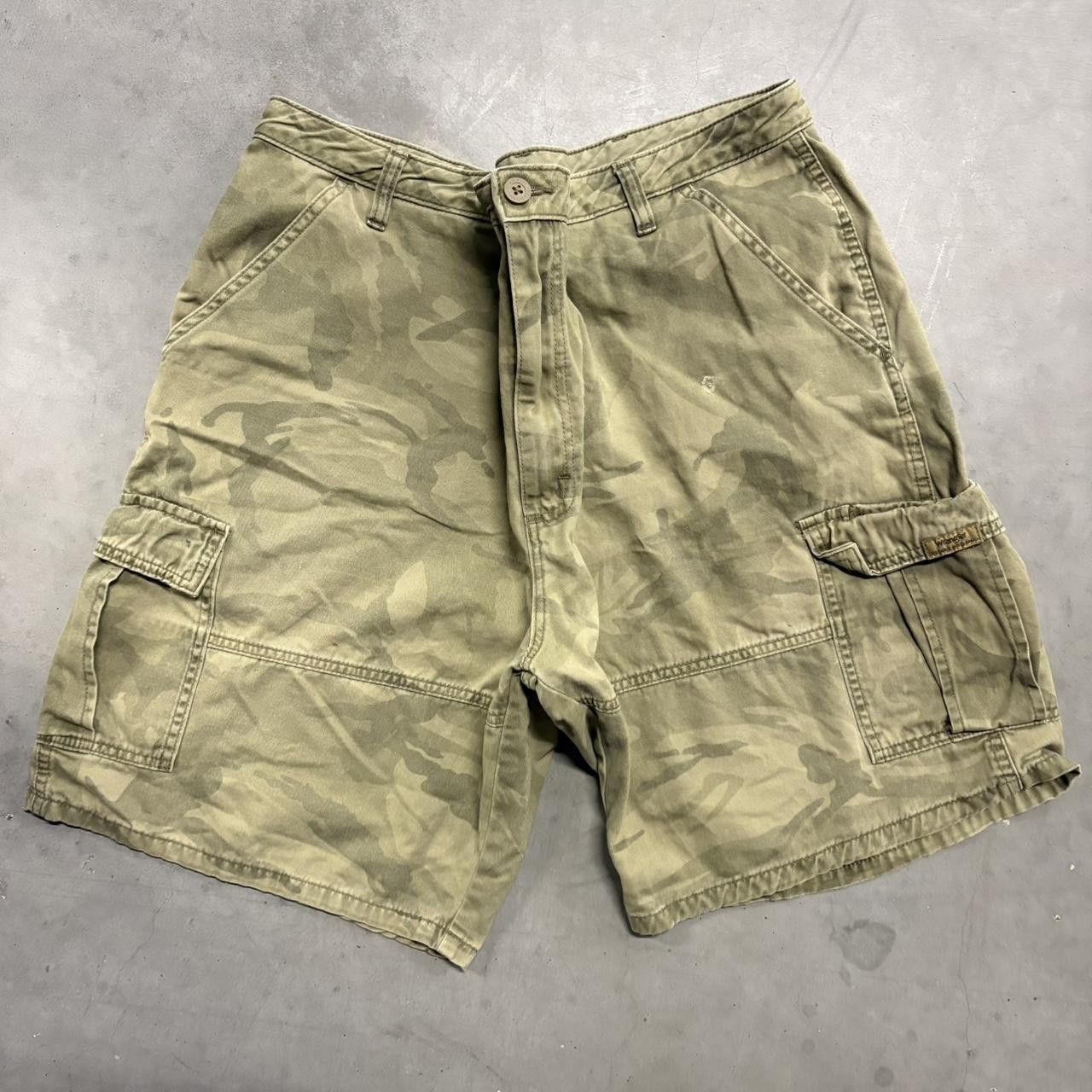 Japanese Brand × Vintage Crazy Vintage Y2K/2000s Baggy Camo Khaki Shorts! Size US 42 / EU 58 - 1 Thumbnail