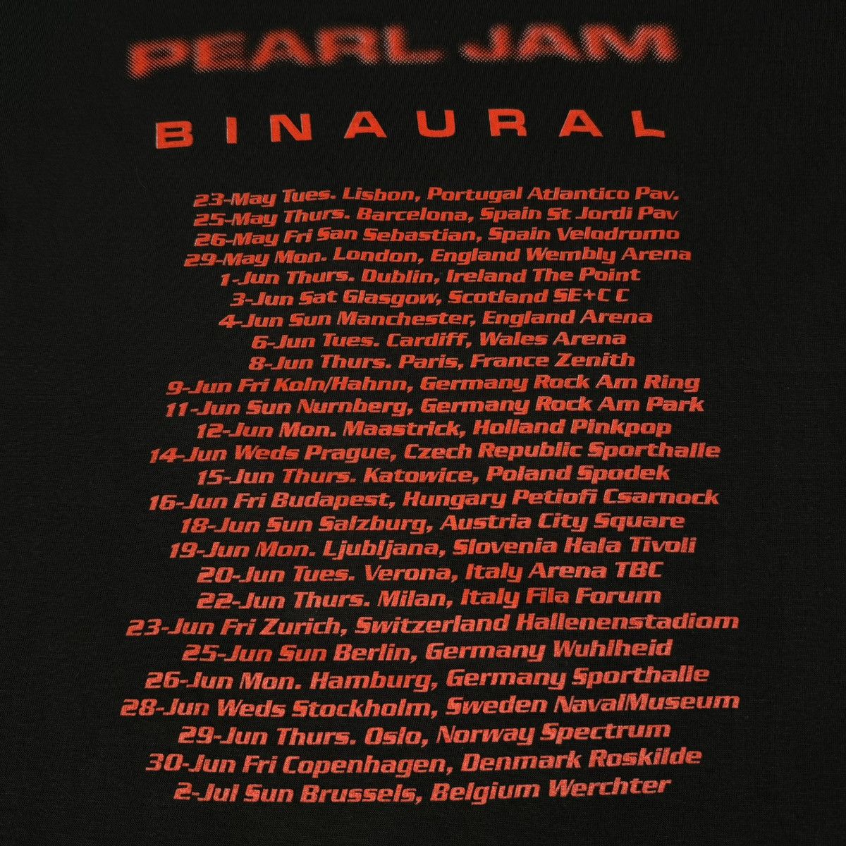 Band Tees Vintage 2000 Pearl Jam Binaural Italy Euro Tour T Shirt Size US XL / EU 56 / 4 - 5 Thumbnail