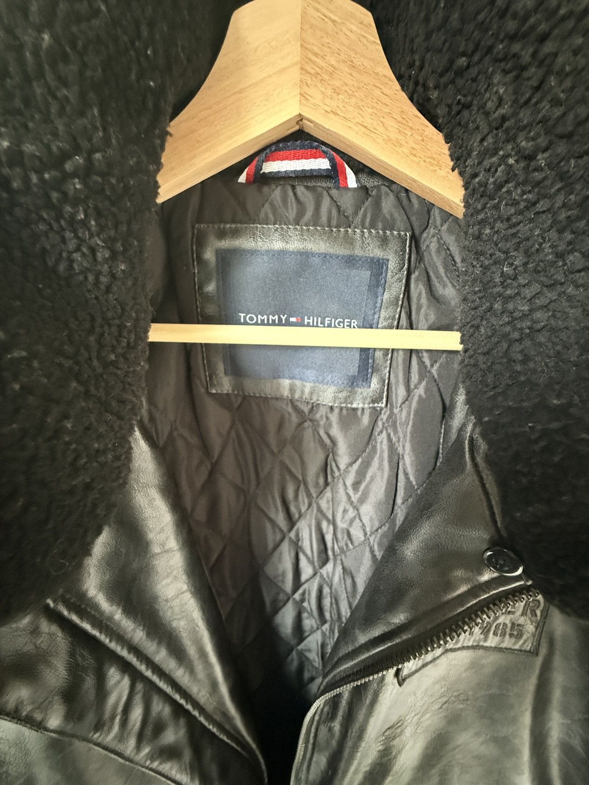 Tommy Hilfiger Tommy Hilfiger Military Faux Leather Jacket Size Large Size US L / EU 52-54 / 3 - 3 Thumbnail