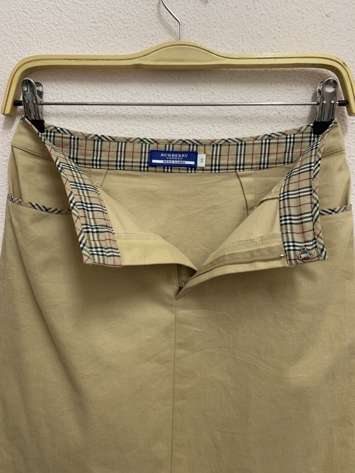 Burberry BURBERRY Blue Label Mini Skirt Stretchable Fabric Size 26" / US 2 / IT 38 - 4 Thumbnail