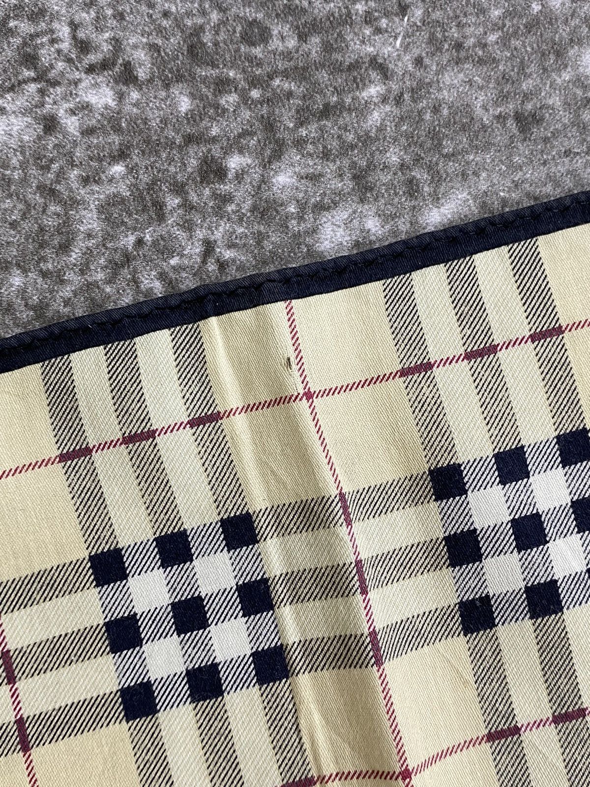 Burberry Burberry Handkerchief / Bandana / Neckerchief Size ONE SIZE - 8 Thumbnail