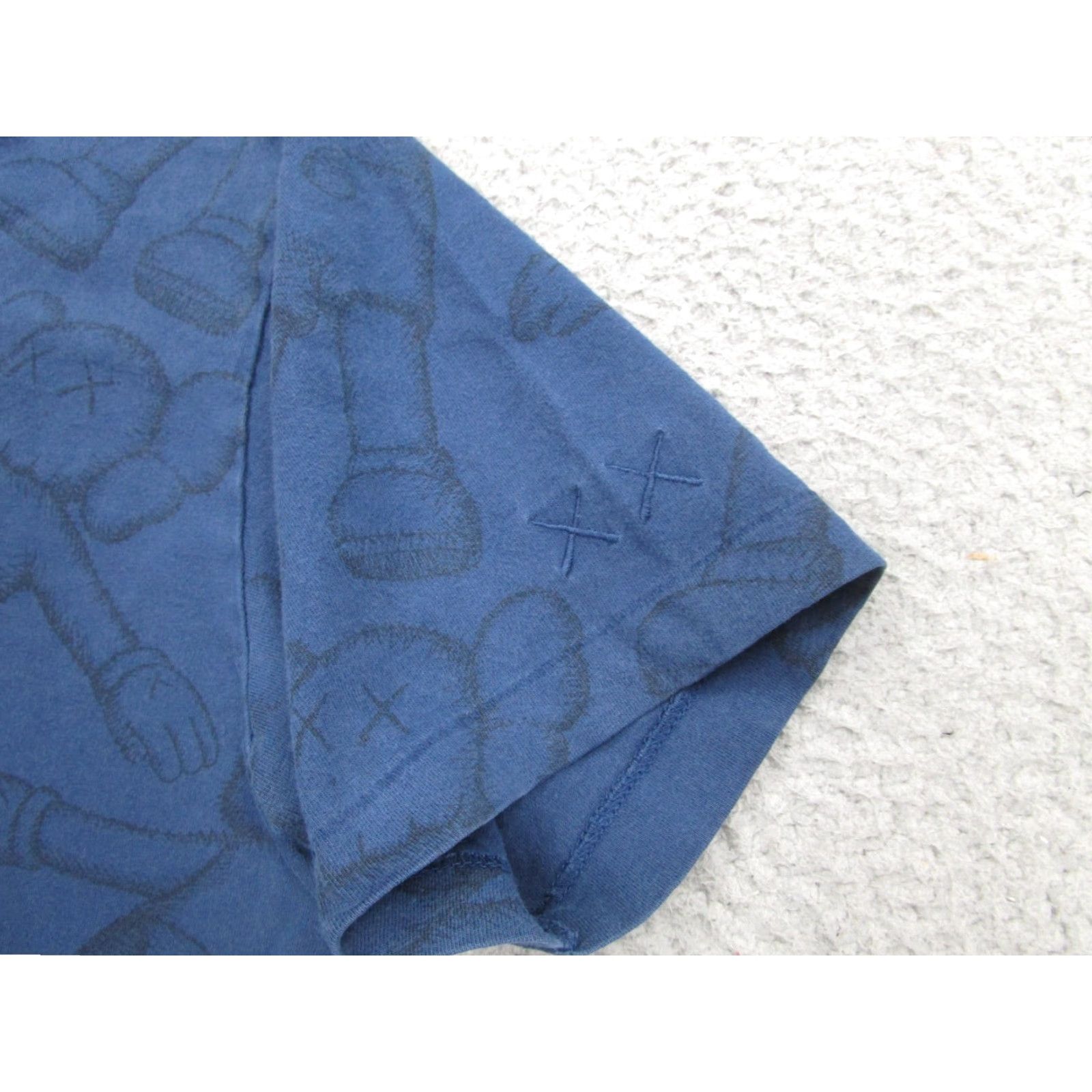 Uniqlo VINTAGE Uniqlo Kaws All Over Holiday Print T-Shirt Mens Small Companion Tee Streetwear Size US S / EU 44-46 / 1 - 3 Thumbnail