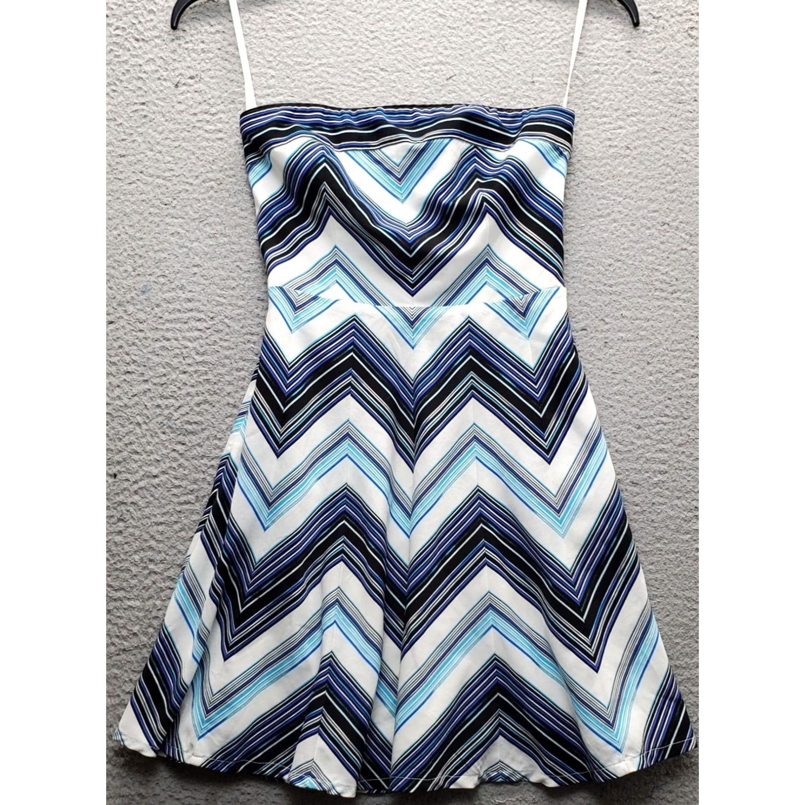 White House Black Market White House Black Market Mini Dress Womens 00 Multi Chevron Print Spaghetti Strap Sleeveless Square Neck Short Dress Size XXS / US 00 / IT 34 - 2 Thumbnail
