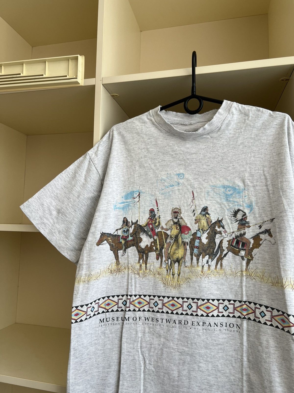 Vintage Vintage 90s St. Louis Native American T-Shirt Museum Size XL Size US XL / EU 56 / 4 - 3 Thumbnail