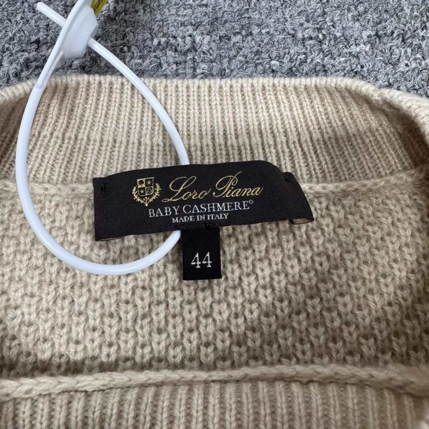 Loro Piana Loro Piana Beige Baby Cashmere Crew Knit Size 44 99 New Size M / US 6-8 / IT 42-44 - 5 Thumbnail