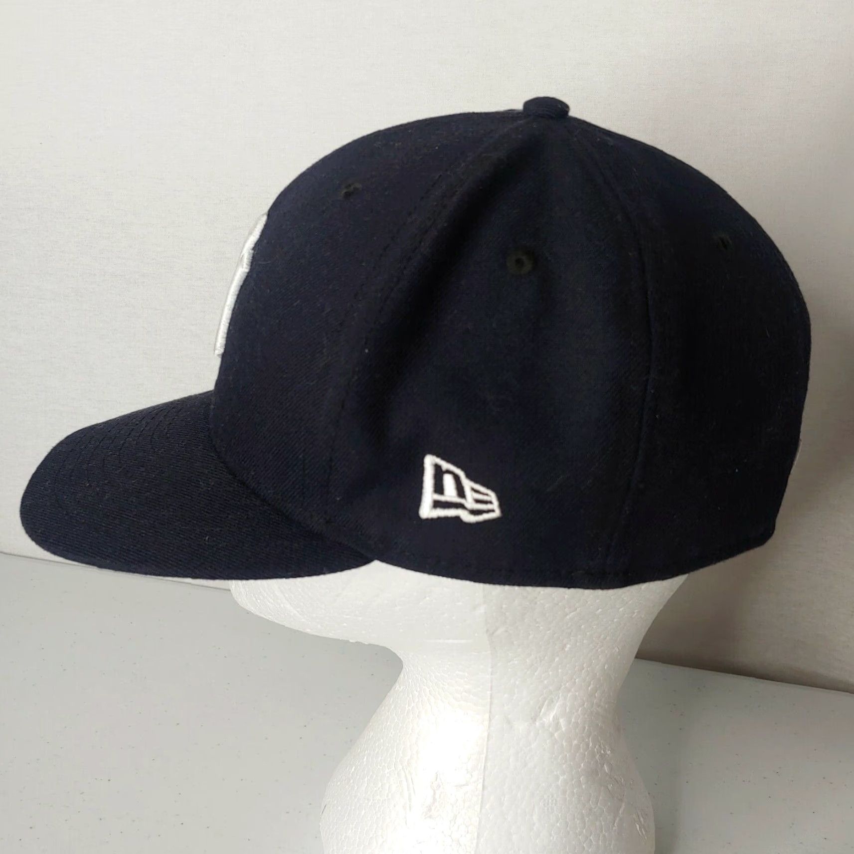 New Era New York Yankees Fitted Baseball Cap Hat 7 1/4 59Fifty On-Field MLB Blue Boy Mens Cap Size ONE SIZE - 6 Thumbnail