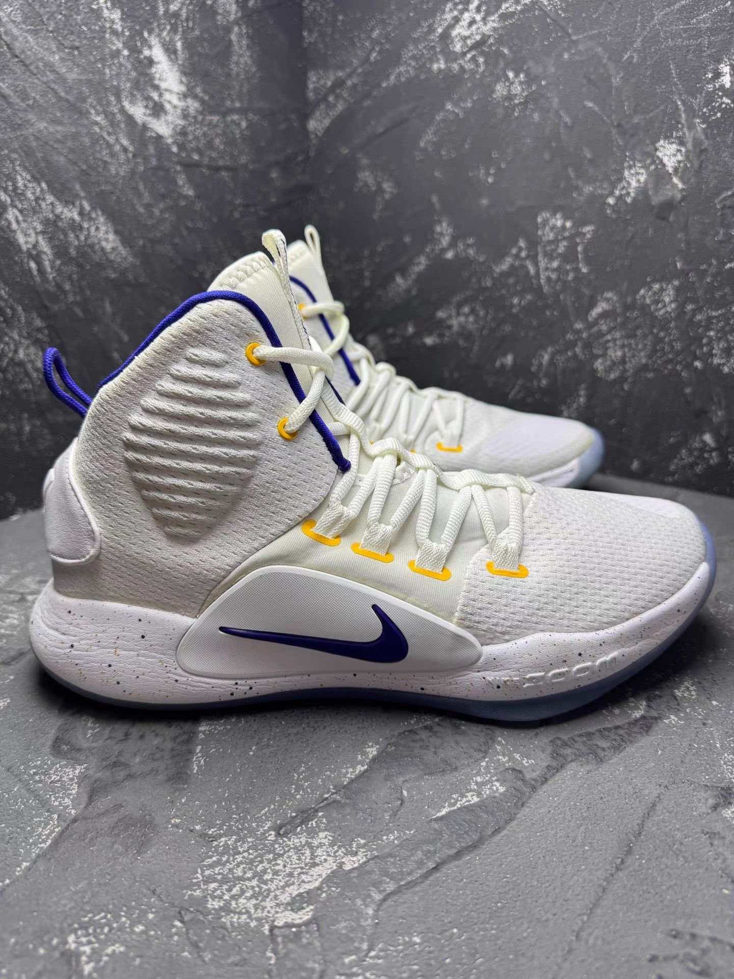 Nike Nike Hyperdunk X 2018 White & Blue Jokic Q10 Size US 9.5 / EU 42-43 - 6 Thumbnail