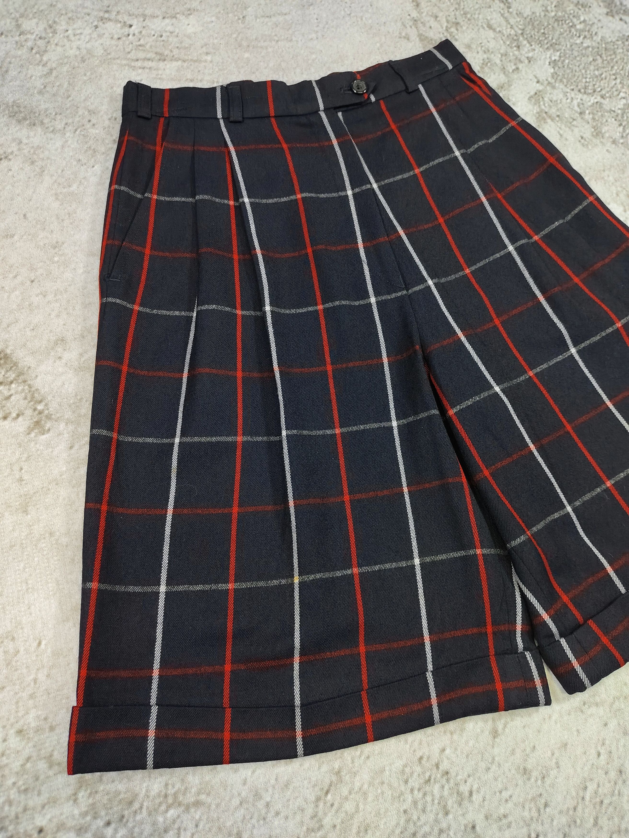 90s Burberrys- Classic Minimal Tartan Pattern Wool Short