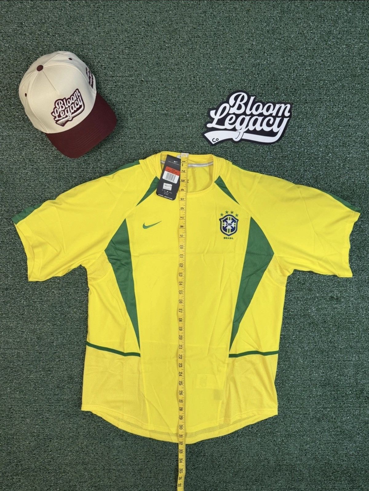 Nike Brazil 2002 Home Shirt - Authentic Nike PLAYER ISSUE - BNWT Size US L / EU 52-54 / 3 - 7 Thumbnail