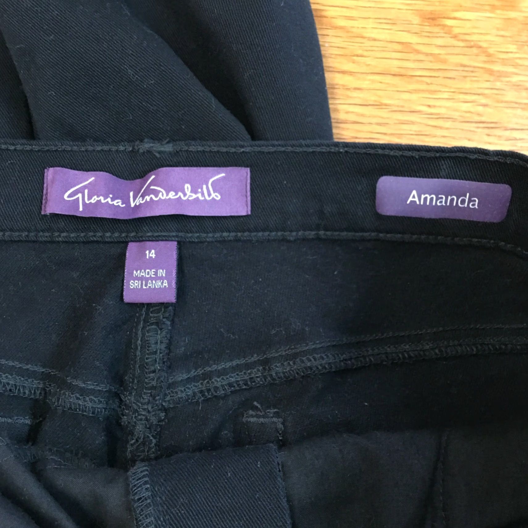 Gloria Vanderbilt Gloria Vanderbilt Amanda Womens Straight Black Denim Jeans 34" Waist 30" Inseam 14 Regular Pattern Solid Dark Wash Belts Loops Zipper Logo Size 36" / US 14 / IT 50 - 4 Thumbnail