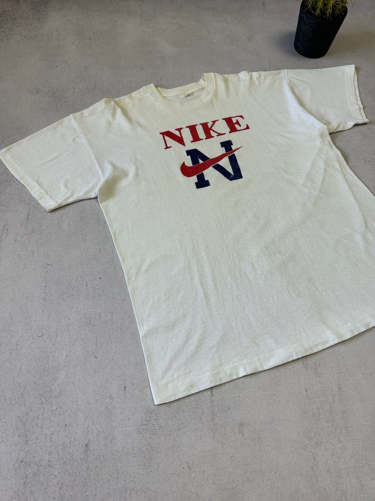 Nike × Vintage Vintage Nike T Shirt Tee Big Logo Baggy Retro Design Y2K 90s Size US L / EU 52-54 / 3 - 4 Thumbnail