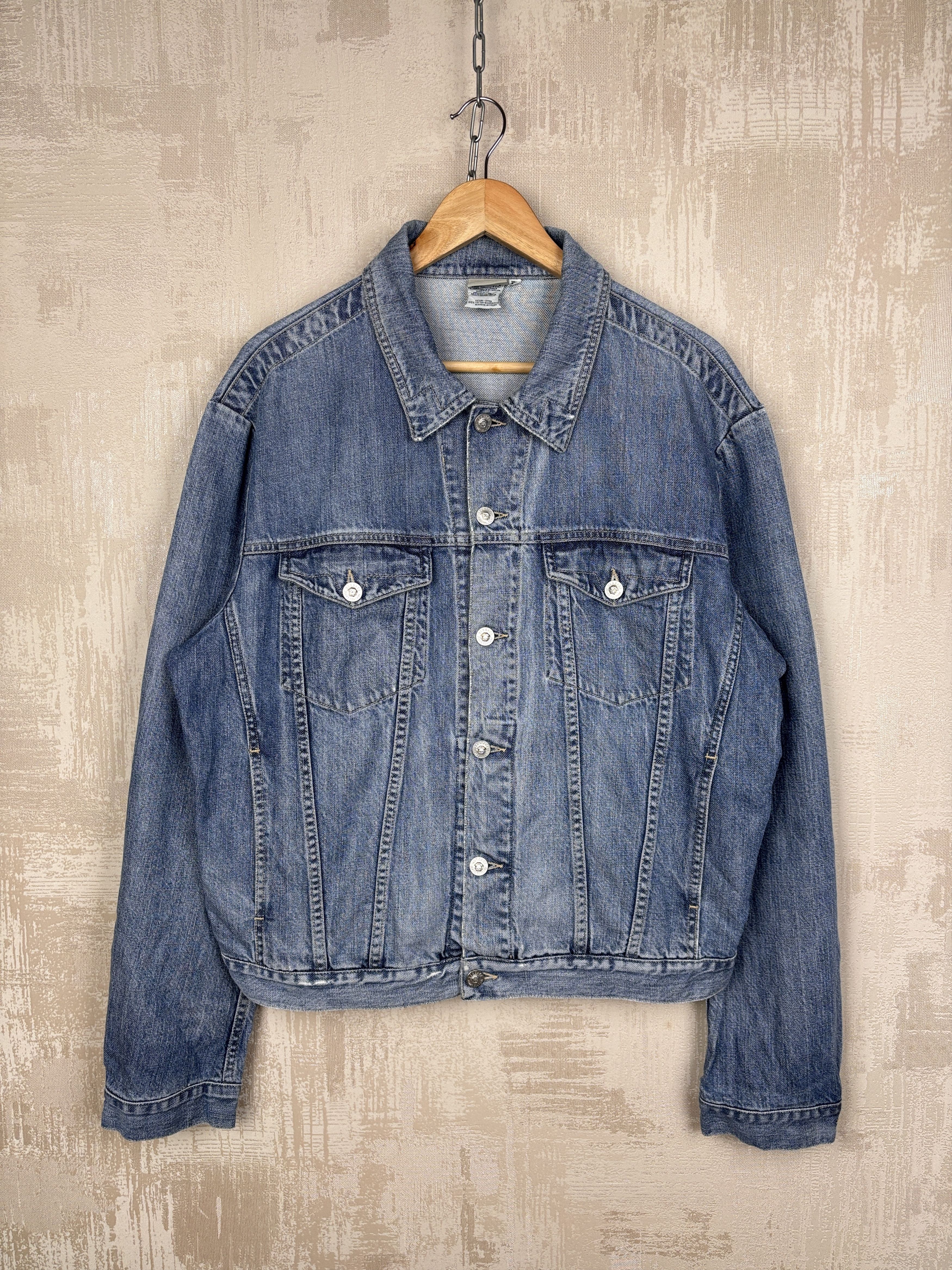 Versace 90's Versace Jeans Couture Denim Trucker Jacket Medusa Size US XL / EU 56 / 4 - 1 Thumbnail