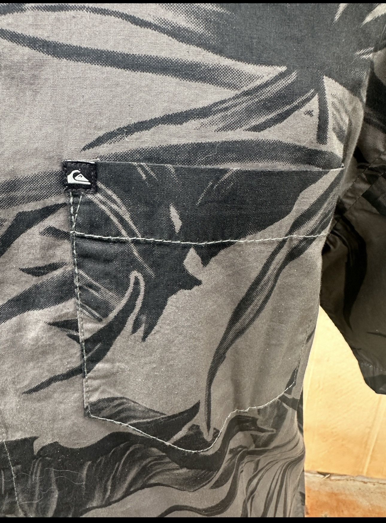 Quiksilver New Quiksilver Regular Fit Shirt Men's L Black/Gray Floral Size US L / EU 52-54 / 3 - 4 Thumbnail