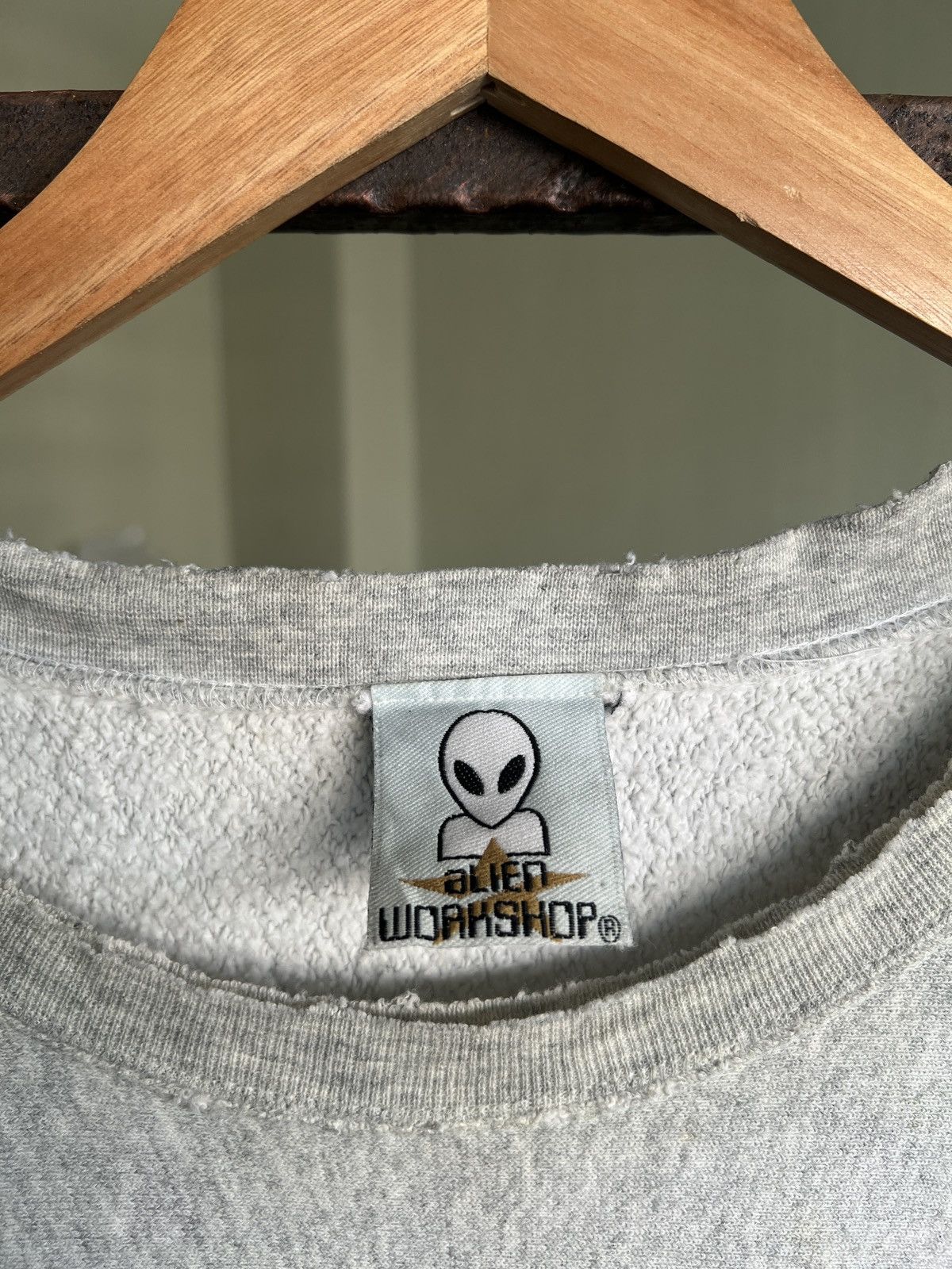 Alien Workshop vintage alien workshop OG logo thrashed crewneck Size US XL / EU 56 / 4 - 8 Thumbnail