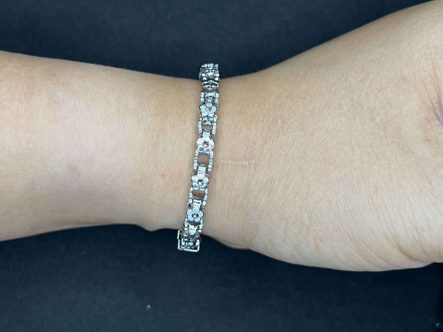 Jewelry Flower Stainless Steel Chain Bracelet Size ONE SIZE - 4 Thumbnail