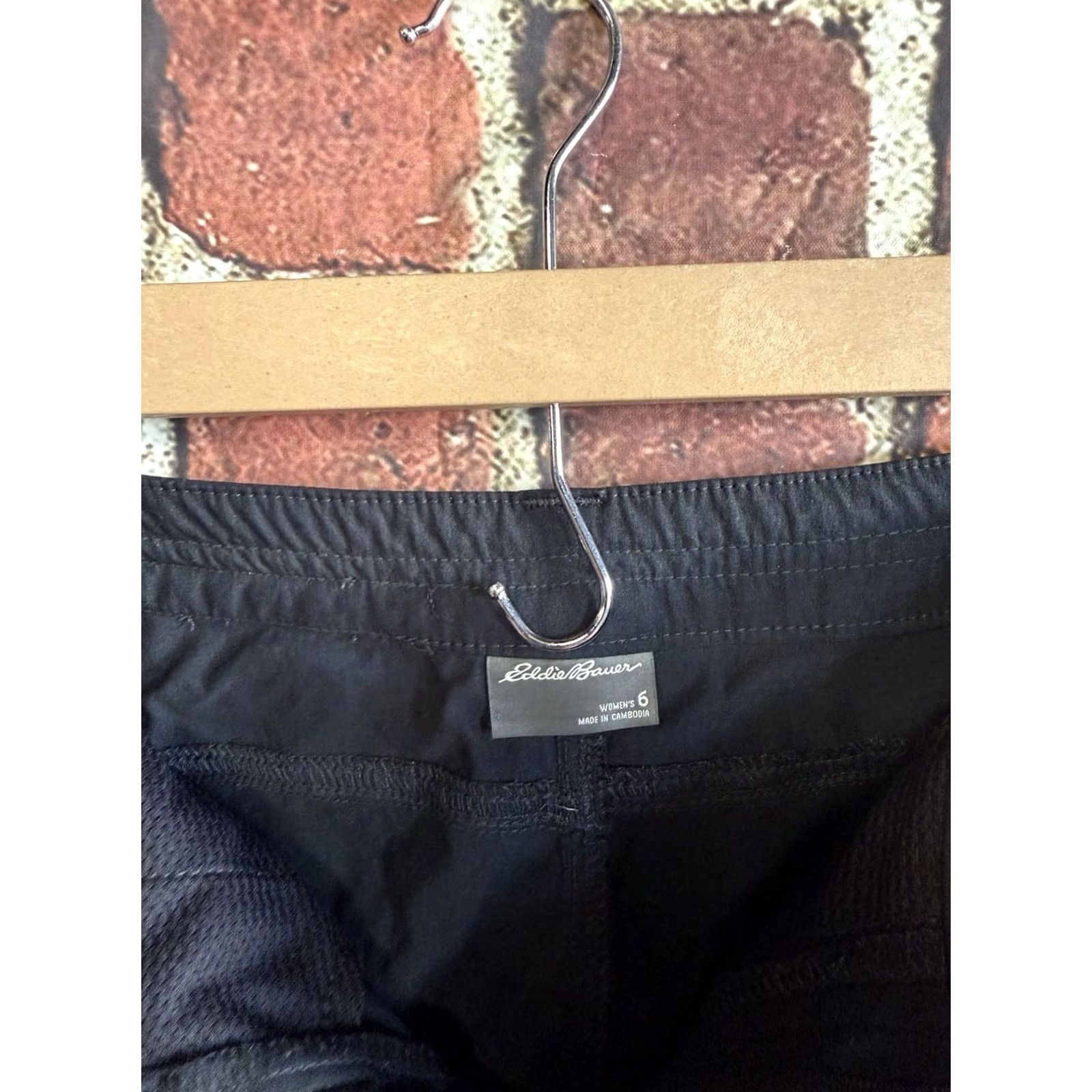 Eddie Bauer VINTAGE Eddie Bauer Womens Black Cropped Outdoor Nylon Capri Pants Size 6 Size 28" / US 6 / IT 42 - 3 Thumbnail