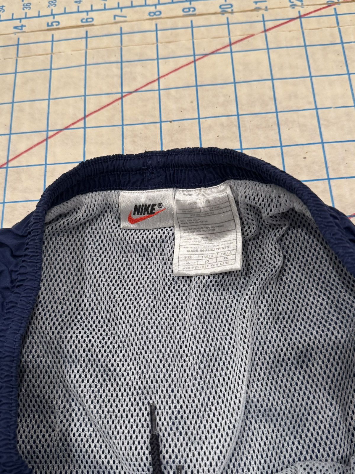 Nike Vintage 90’s Nike White Tag Shorts Navy Size XL 4” Inseam Size US 38 / EU 54 - 8 Thumbnail