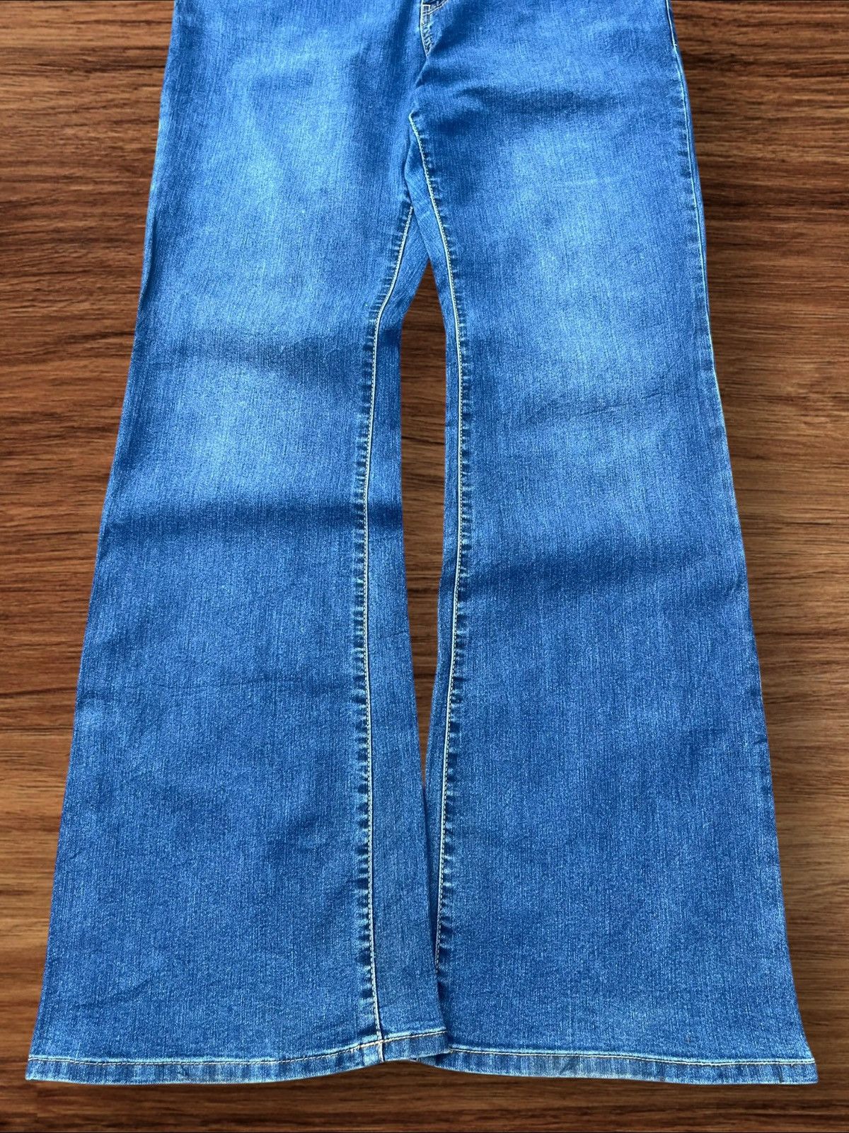 Japanese Brand Vintage Y2K Japanese Brand Blue Washed Mid Rise Flare Jeans Size US 36 / EU 52 - 7 Thumbnail