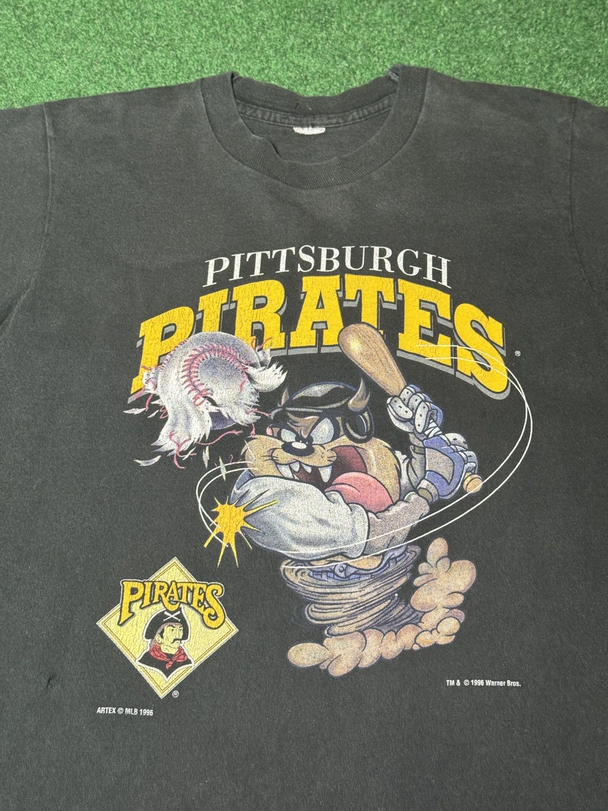 Warner Bros Pittsburgh Pirates Taz Looney Tunes 90s Vintage MLB T Shirt Size US M / EU 48-50 / 2 - 2 Thumbnail