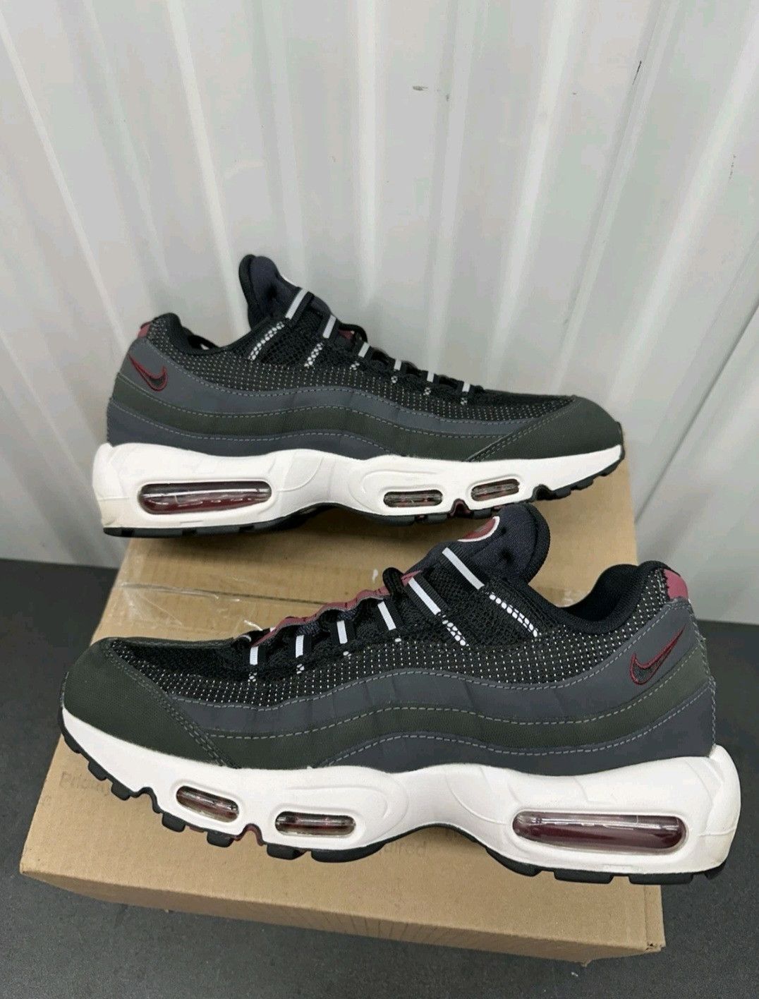 Nike Nike Air Max 95 Grey Team Red DQ3982001 Size 9 Men Size US 9 / EU 42 - 3 Thumbnail