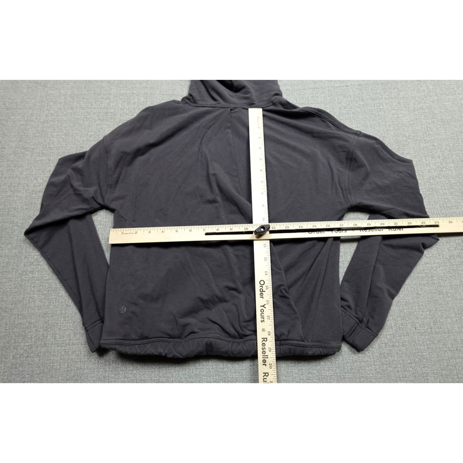 Lululemon Lululemon Hoodie Womens 6 Gray Pullover Lightweight Sweatshirt Zip Pocket Logo Crew Neck Long Sleeve CrossFit Casual Mockups not allowed Size M / US 6-8 / IT 42-44 - 4 Thumbnail