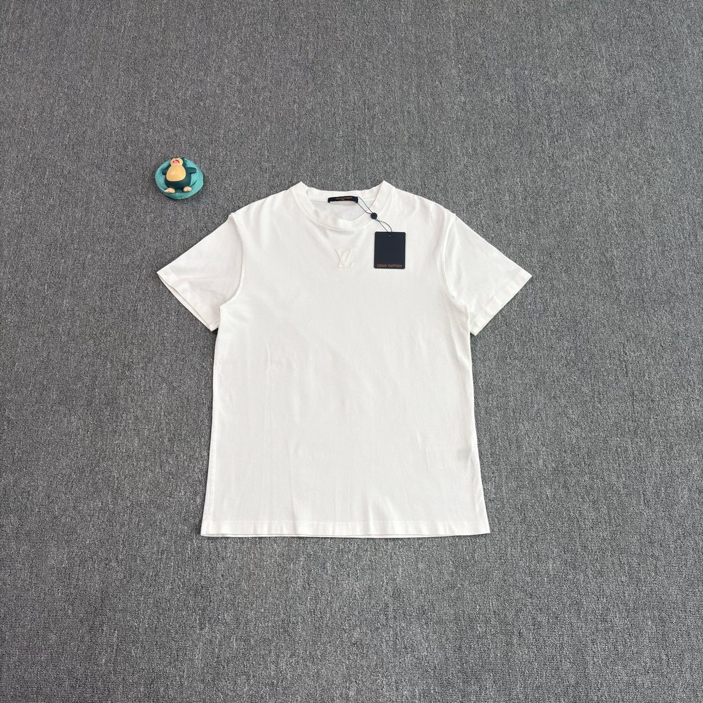 Louis Vuitton LV 25 Embossed Logo White T-Shirt Size US M / EU 48-50 / 2 - 1 Thumbnail