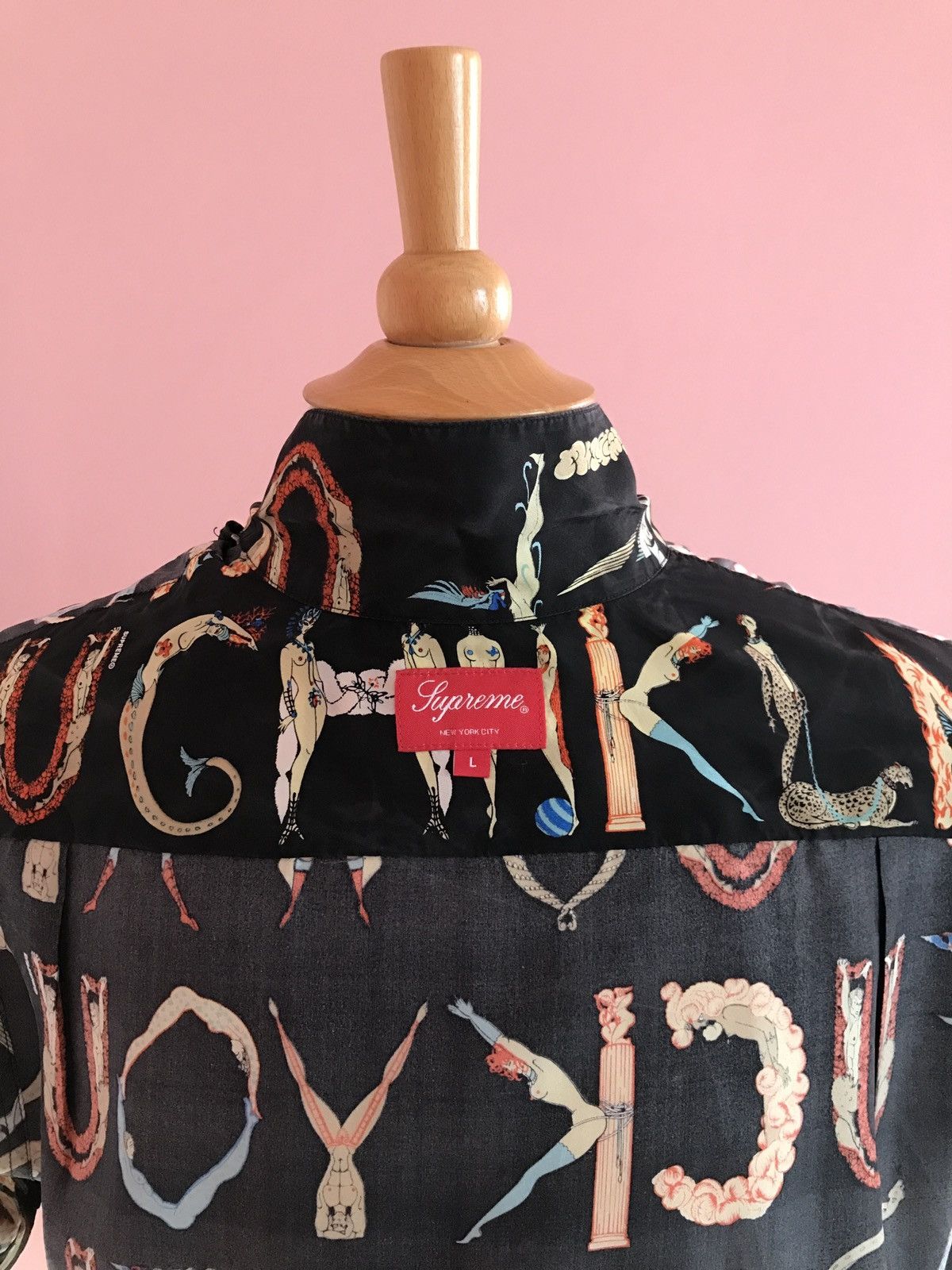 Supreme SS18 Supreme x Erté Art Déco Alphabet Silk Camp Collar Shirt Size US L / EU 52-54 / 3 - 8 Thumbnail