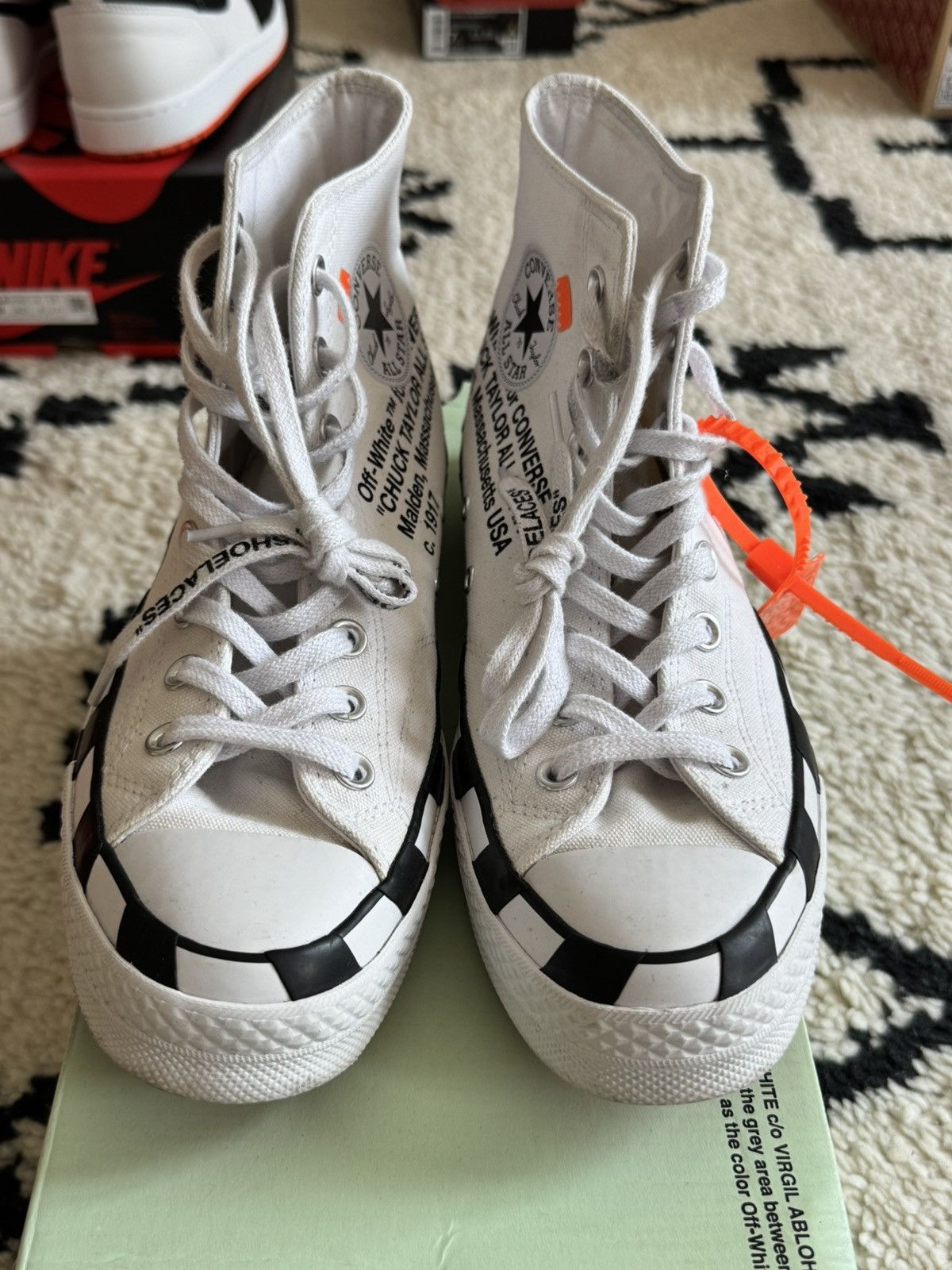 Converse × Off-White Off-White x Converse Chuck 70 Hi US7.5, EU 41 Size US 7.5 / EU 40-41 - 4 Thumbnail